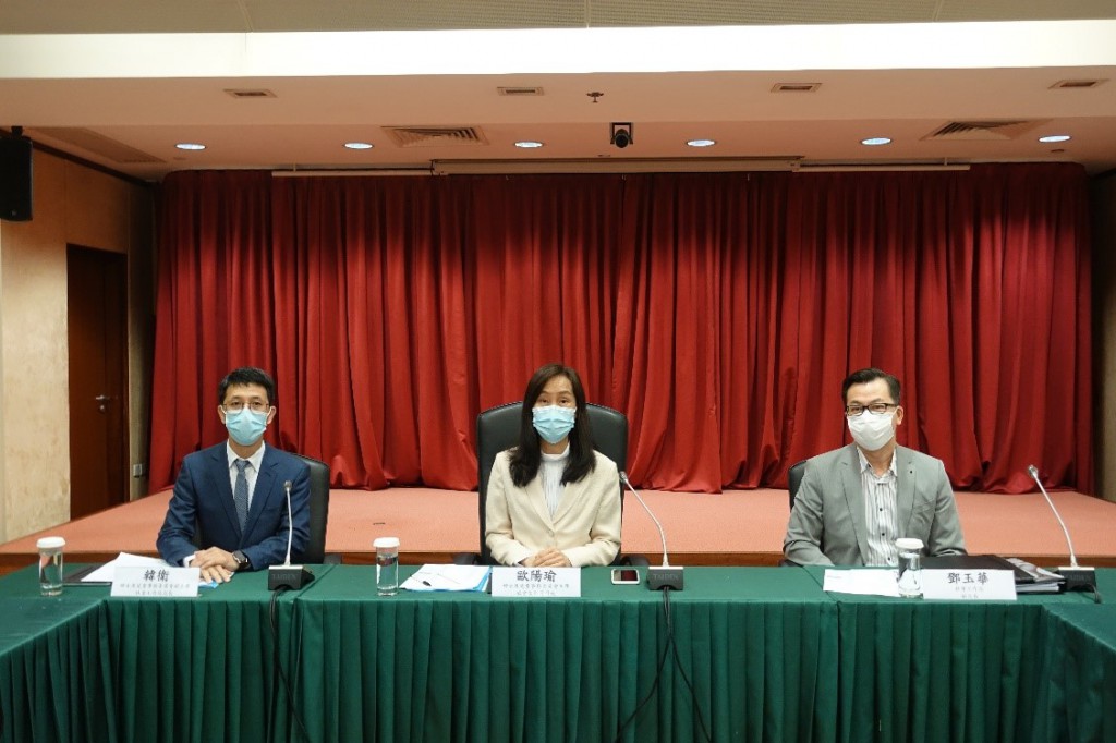 妇女及儿童事务委员会主席、社会文化司欧阳瑜司长主持会议