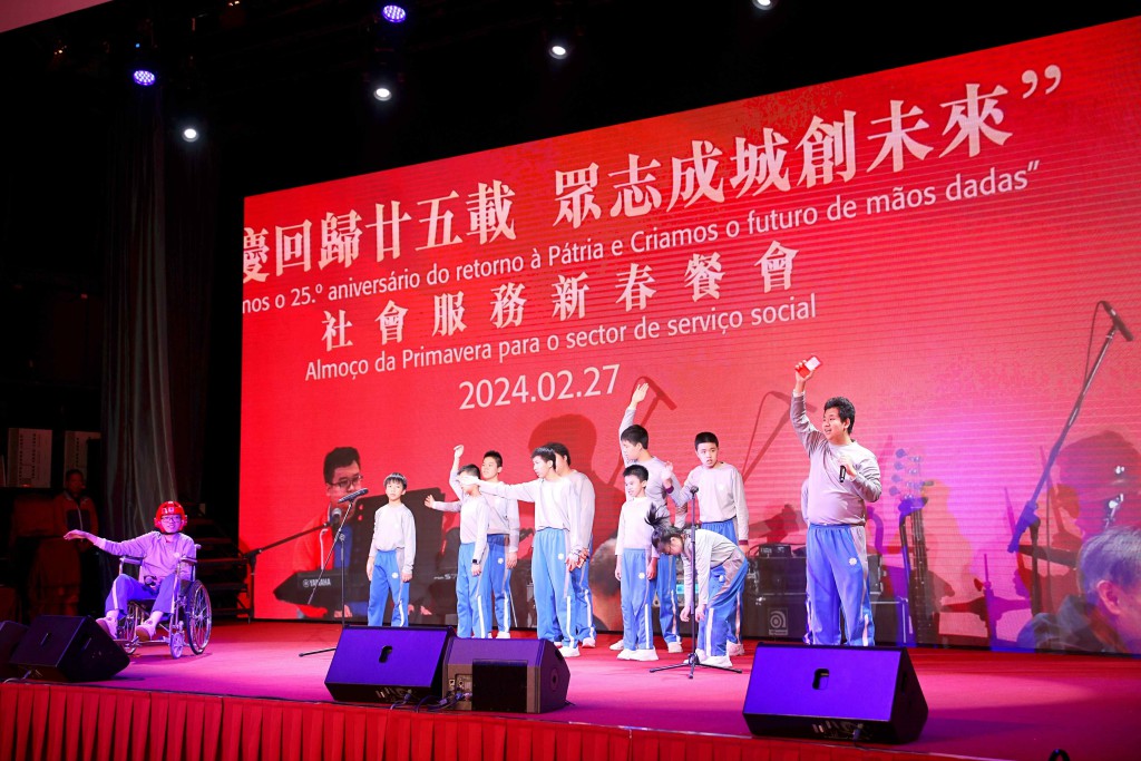 Actuação musical dos alunos com necessidades educativas especiais da Escola Cáritas de Macau