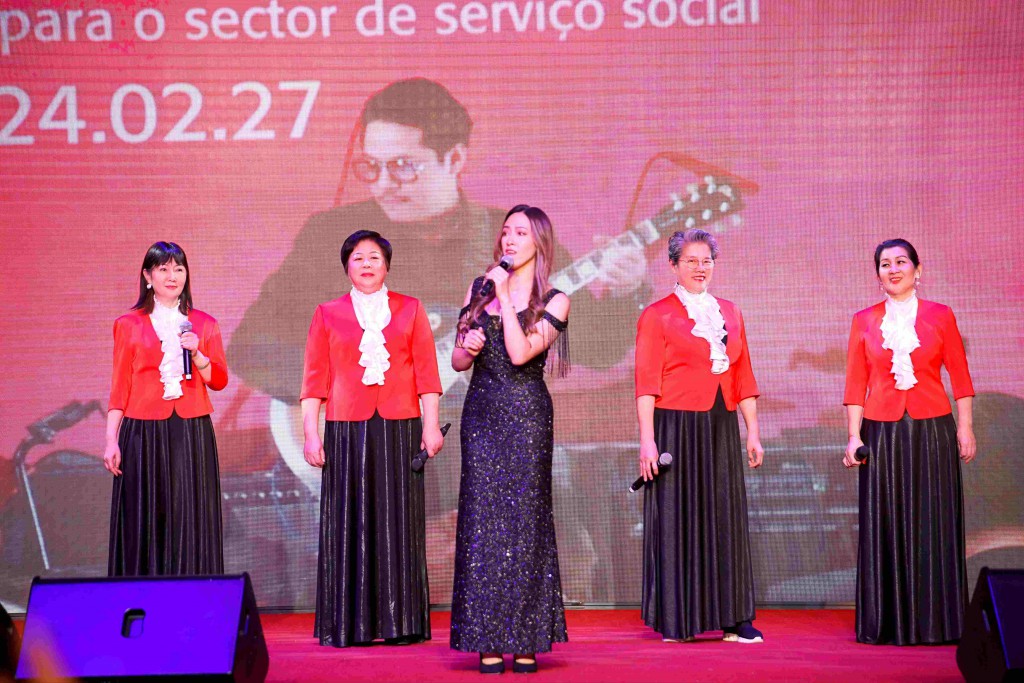 Actuação musical da Associação Geral das Mulheres de Macau e da cantora local  BoBo – Canção “The ocean, my homeland”